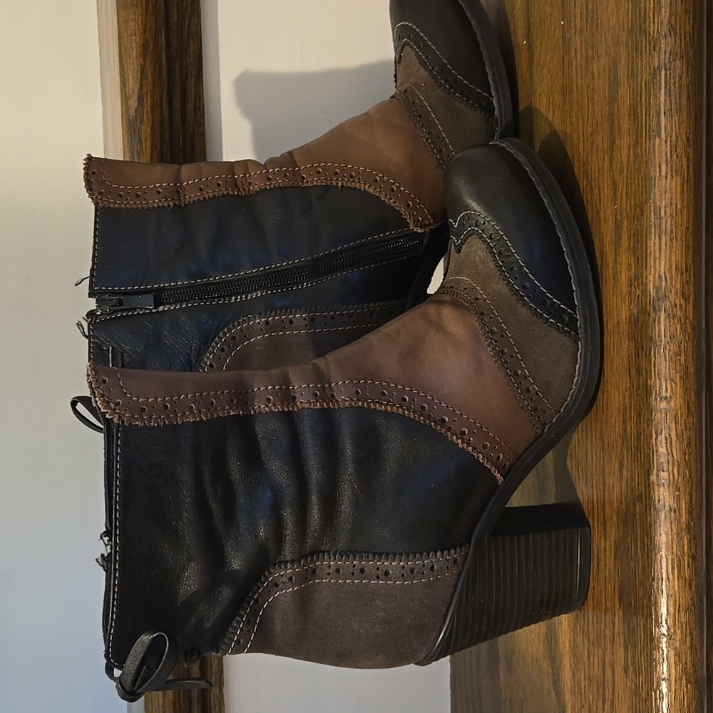 Real leather .Stylish Black and Brown Women's Ankle Boots From Europe
